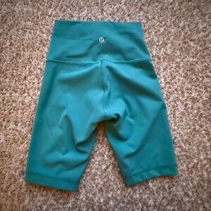 Lululemon Wunder Train High Rise shorts sz0 teal lagoon, small hole. Never worn